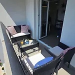 Apartment Sky Close To With Restaurant *