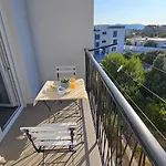 Sky Close To With Restaurant Apartment *