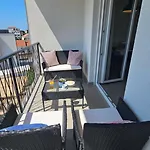 Apartment Sky Close To With Restaurant *