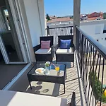 Sky Close To With Restaurant Apartment