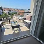 Apartment Sky Close To With Restaurant