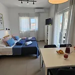 Sky Close To With Restaurant Apartment *