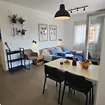 Sky Close To With Restaurant Apartment