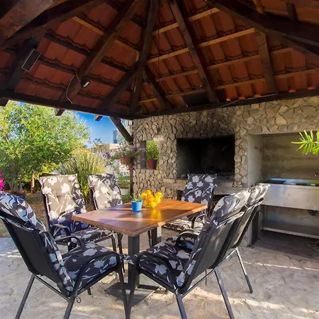 Whitehouse Sky - Close To With Restaurant דירה *