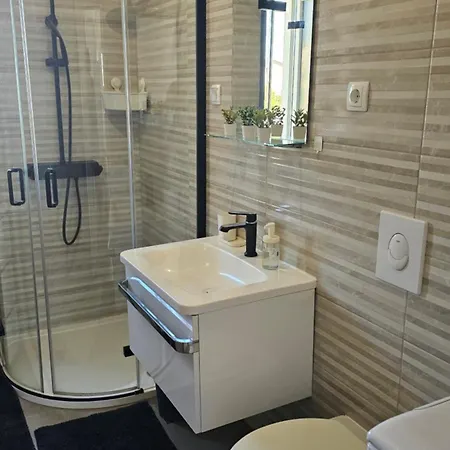 Appartement Near The For 4 *