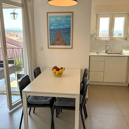 Whitehouse Sky - Close To With Restaurant דירה ברודאריצה