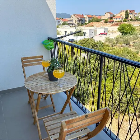 Whitehouse Sky - Close To With Restaurant Apartman Brodarica