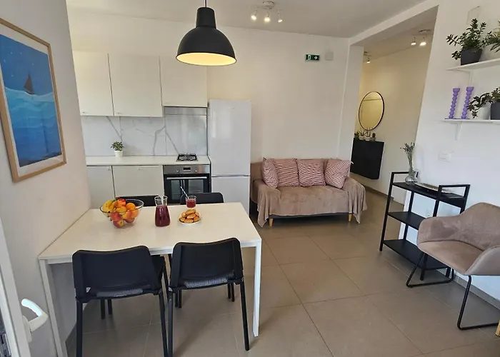 Apartman Near The For 4