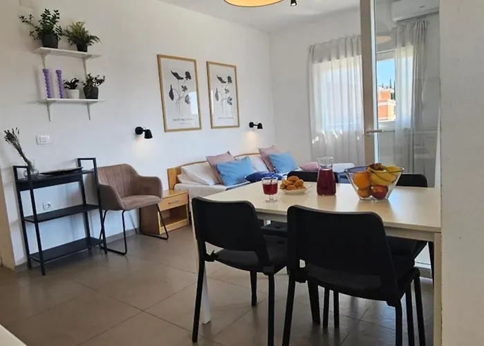 Apartman Near The For 4 Brodarica (Sibenik-Knin)