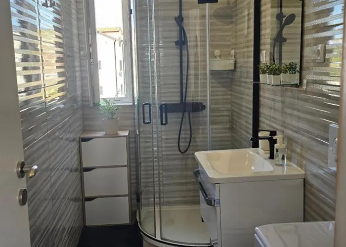 Near The For 4 Appartement Brodarica (Sibenik-Knin)